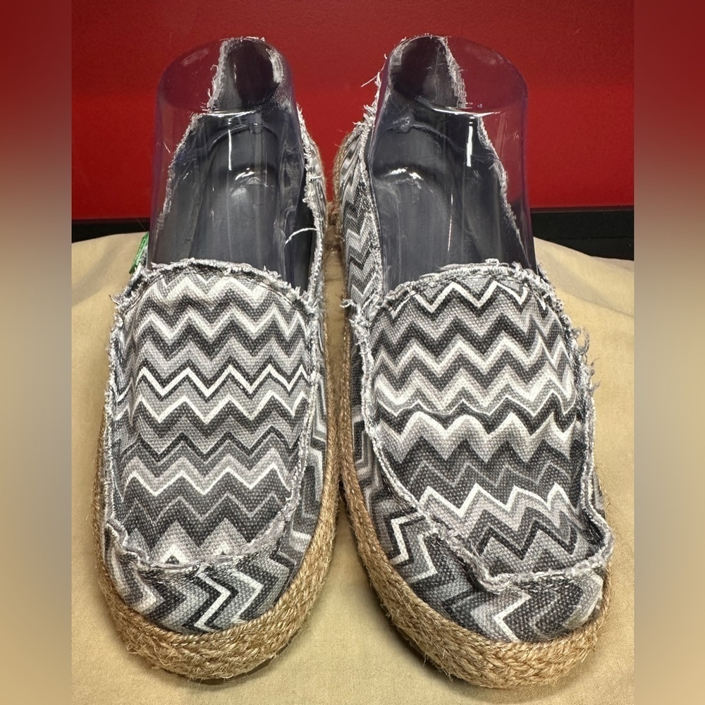 Sanuk Black/Gray Slip On Funky Fiona Canvas Espadrilles Flats Women’s Size 10